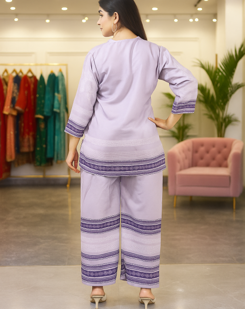 20250614_2150_શોરૂમ બેકગ્રાઉન્ડ સ્ટાઇલ_remix_01jxqks0vbeyntdwk9y4g1pyfx